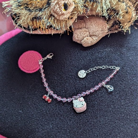 Hello Kitty Accessories - hello kitty x swarovski bracelet cupcake charm
